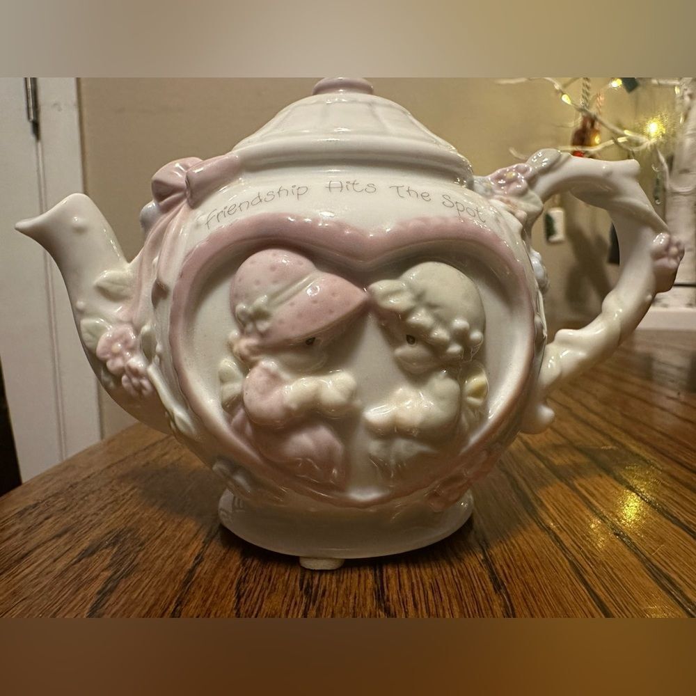 Vintage 1993 Enesco Precious Moment “Friendship Hits the Spot” teapot decor